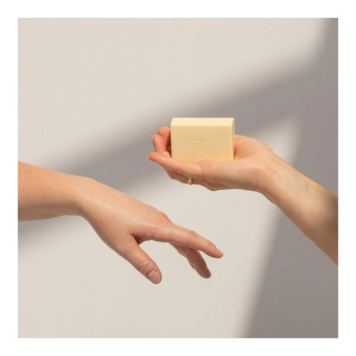 ManukaRx Extra Gentle Cleansing Soap_3