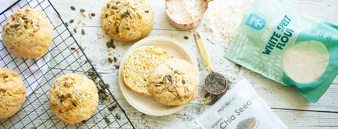 Seeded spelt buns